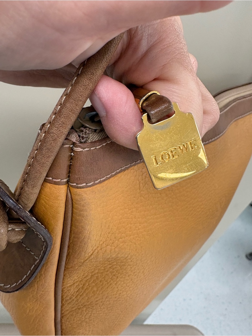 VTG LOEWE Anagram Embossed Grained Leather Crossbody Shoulder Bag Mustard Tan - Picture 10 of 16